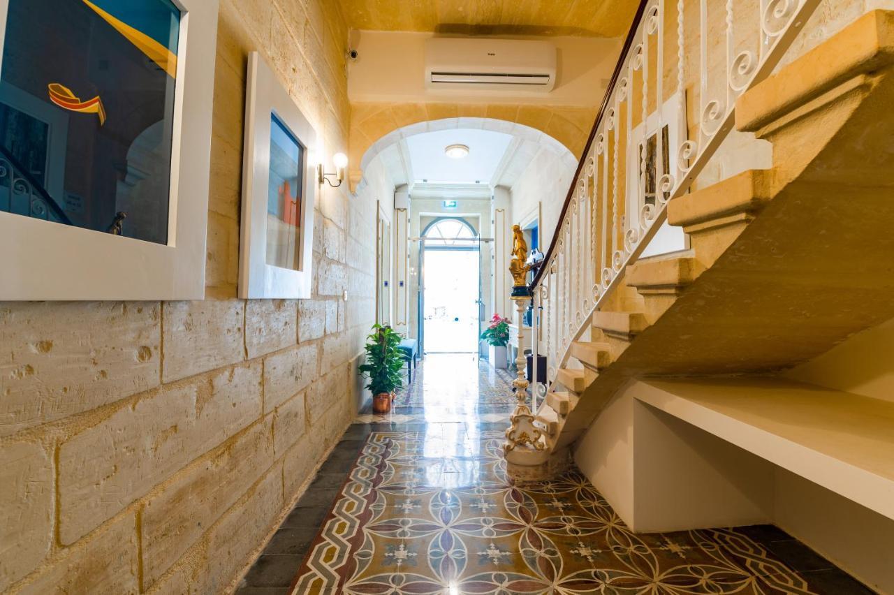 Monreal Boutique Townhouse - R024Rm4 Ξενοδοχείο Paola Εξωτερικό φωτογραφία